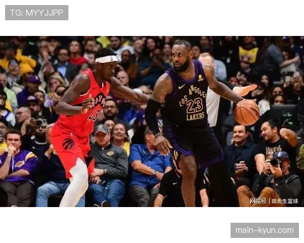 现场:猛龙主场响起“Let's go Raptors!”整齐呐喊