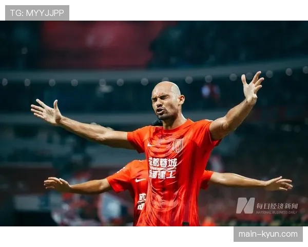 特写:成都凤凰山球场响起《生日快乐歌》,为客队一位年满40岁的老将庆生 特写:成都凤凰山球场响起《生日快乐歌》,为客队一位年满40岁的老将庆生